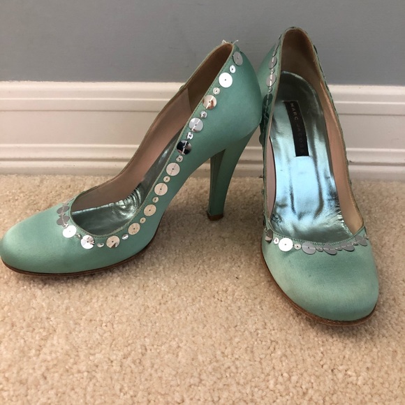 Marc Jacobs, blue/aqua silk pump with sequin trim. - Picture 2 of 7